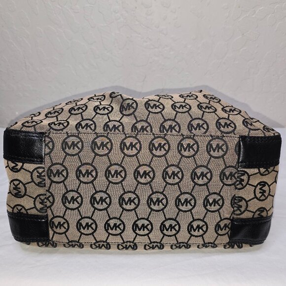 Michael Kors Ludlow Black & Beige Signature Canvas & Leather Drawstring HoboBag - Picture 10 of 11
